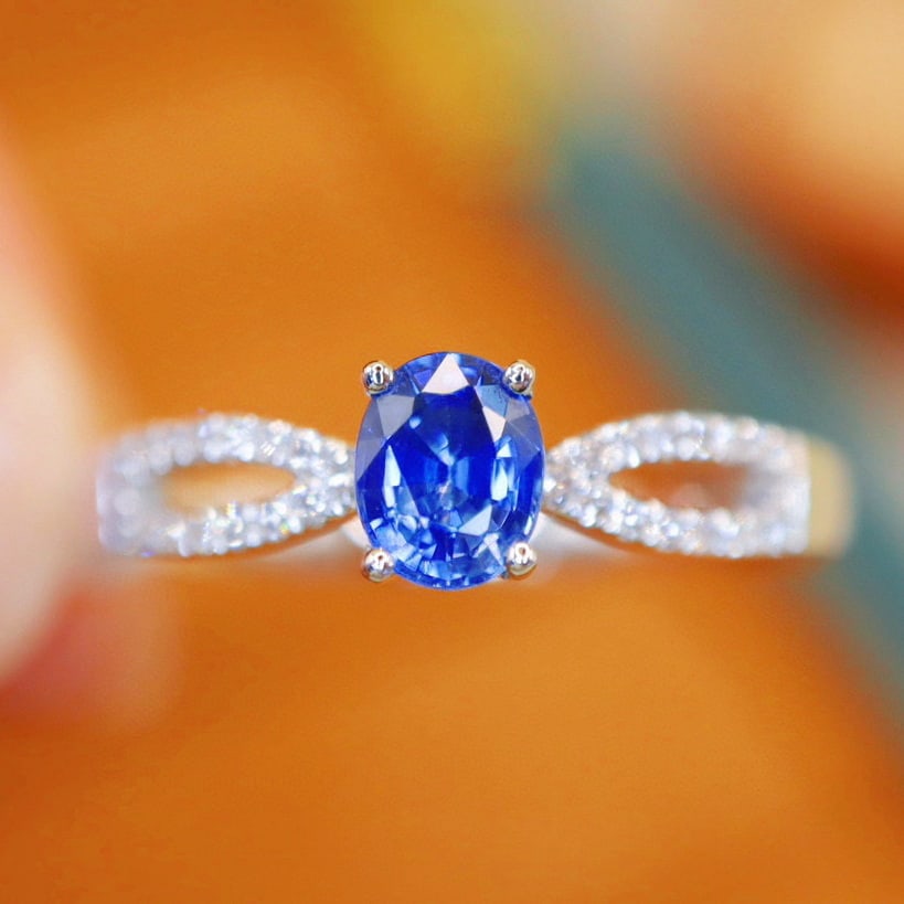 14k Gold 0.64 Ctw Natural Sapphire & Diamond Ring: Ref:230946372 // gold content:14k gold // ring size:7. 25us // // main gemstone:sapphire // shape:oval // carat weight:0. 55ct // color:blue // treatment:natural // // adjacent gemstone 2 :