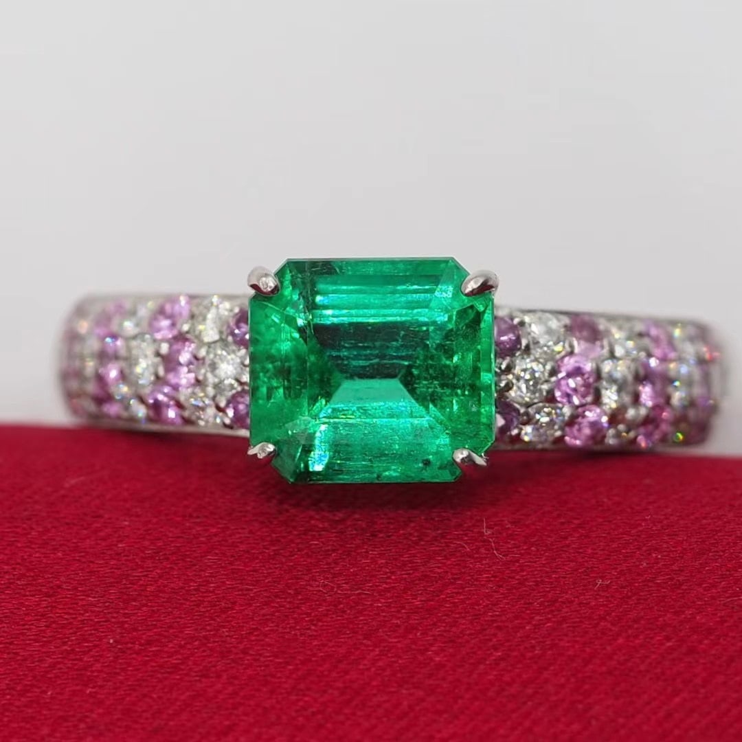 14k Gold 2.06 Ctw Natural Emerald & Diamond Ring: Ref:230946383 // gold content:14k gold // ring size:7. 25us // // main gemstone:emerald // shape:octagonal // carat weight:1. 80ct // color:green // treatment:natural // // adjacent gemstone 2 : diamo