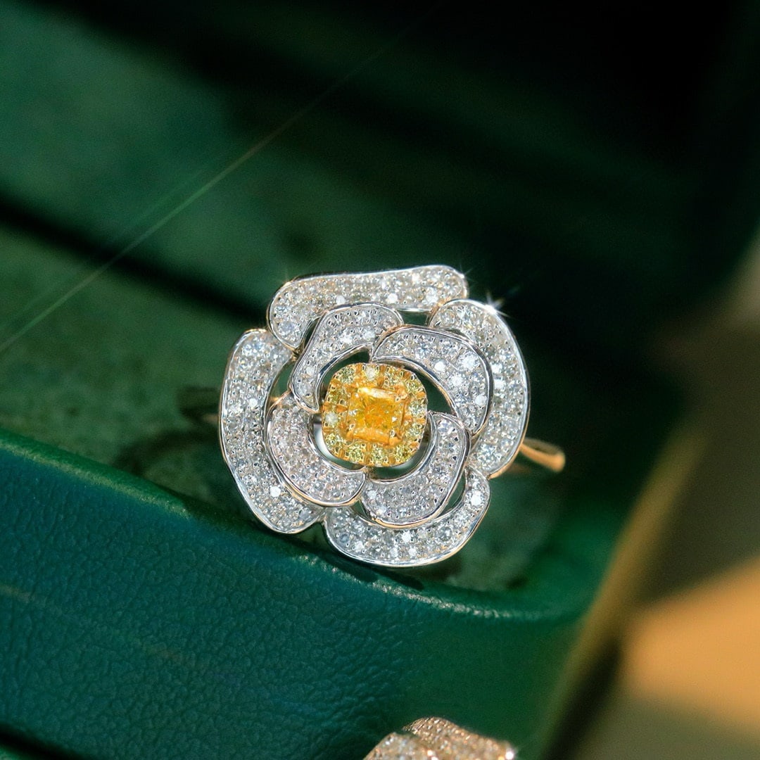 14k Gold 0.60 Ctw Natural Yellow Diamond & Diamond & Flowers Ring: Ref:230946390 // gold content:14k gold // ring size:7. 25us // // main gemstone:yellow diamond // shape:pear // carat weight:0. 13ct // color:yellow // treatment:natural // // adjacent gemstone 2