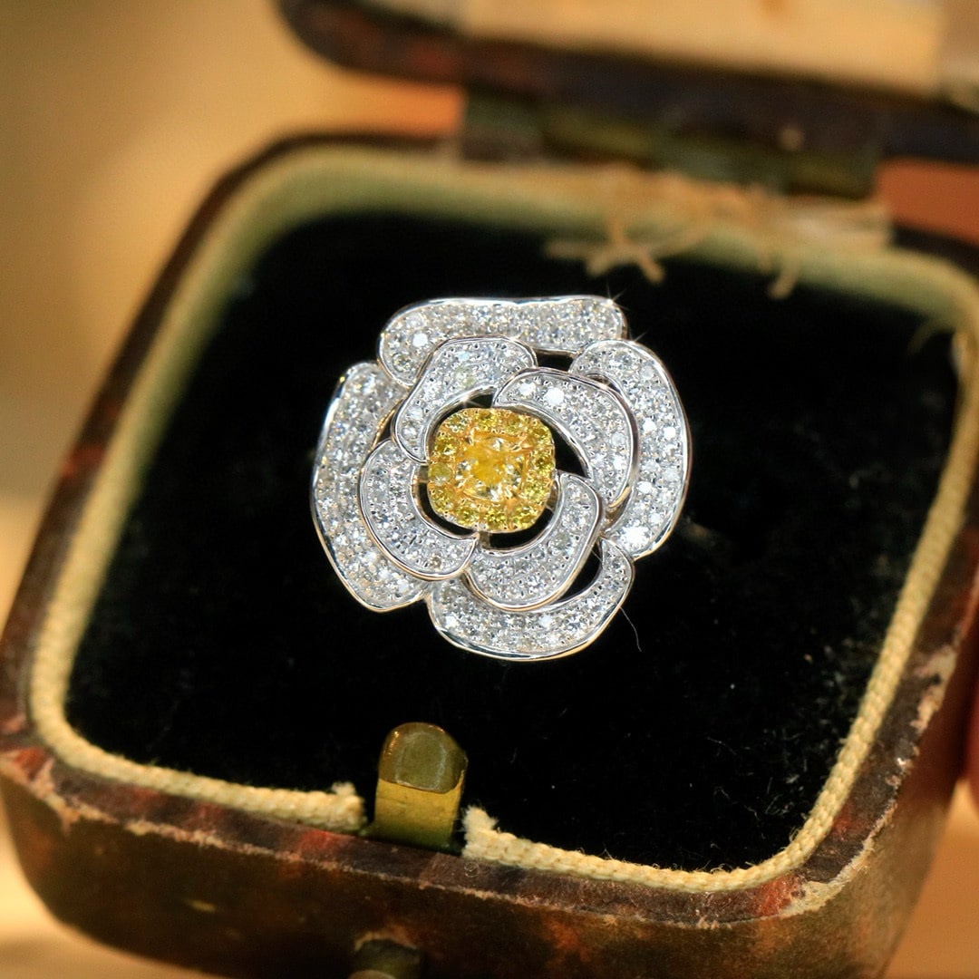 14k Gold 0.60 Ctw Natural Yellow Diamond & Diamond & Flowers Ring - 3