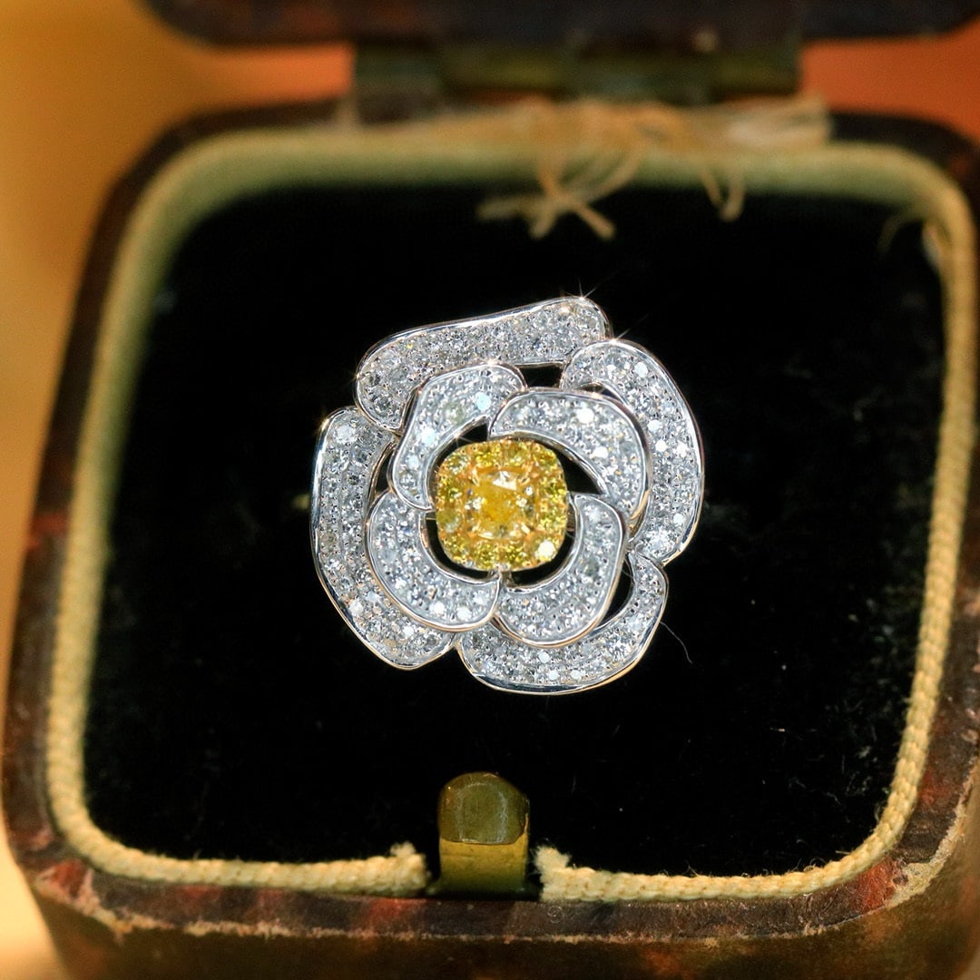 14k Gold 0.60 Ctw Natural Yellow Diamond & Diamond & Flowers Ring - 4
