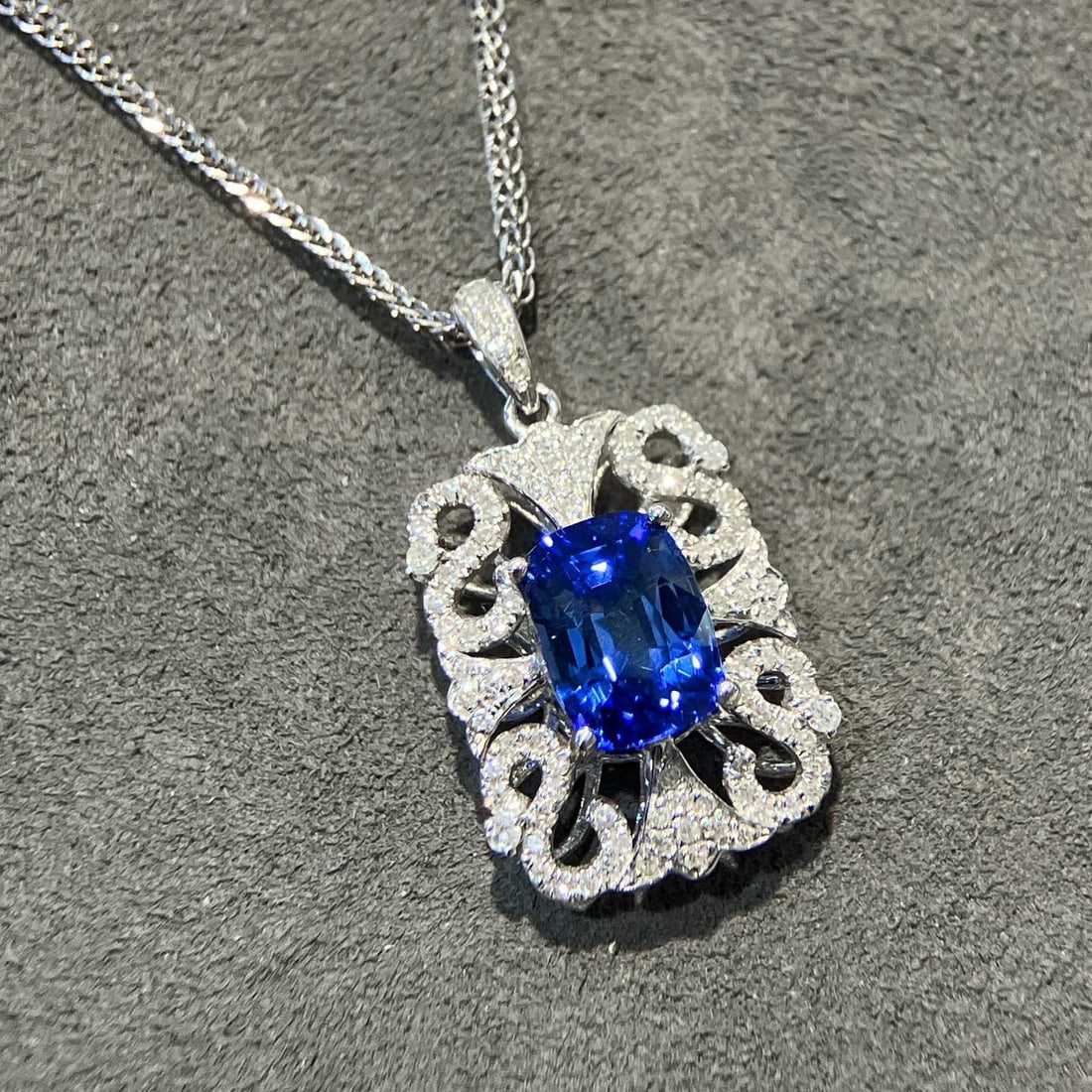 14k Gold 2.40 Ctw Vivid Blue Natural Sapphire & Diamond Pendant( Without Chain ): Ref:230946398 // gold content:14k gold // main gemstone:sapphire // shape:cushion // carat weight:2. 08ct // color:vivid blue // treatment:natural // // adjacent gemstone 2 : diamond // shape:round