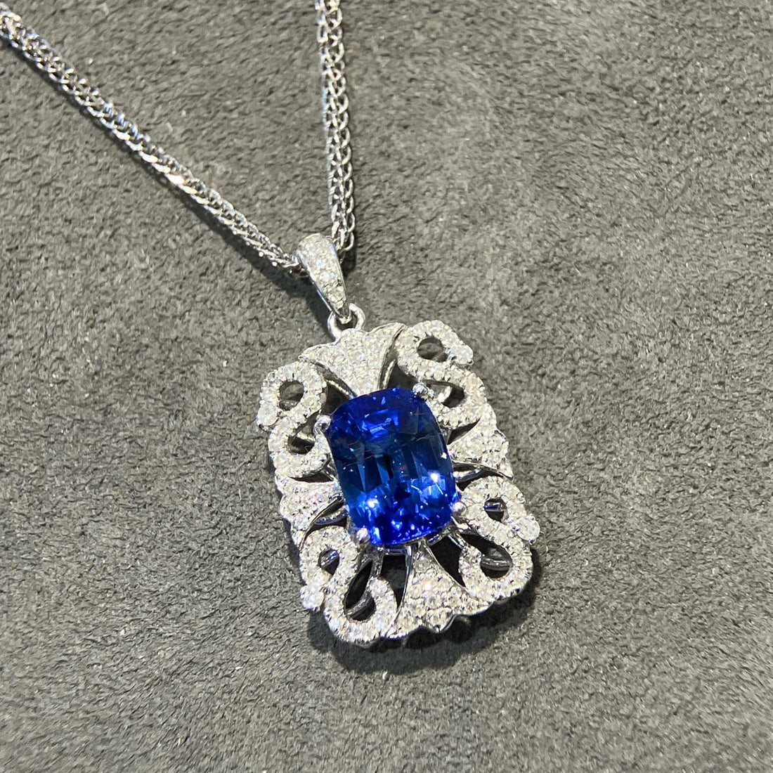 14k Gold 2.40 Ctw Vivid Blue Natural Sapphire & Diamond Pendant( Without Chain ) - 2