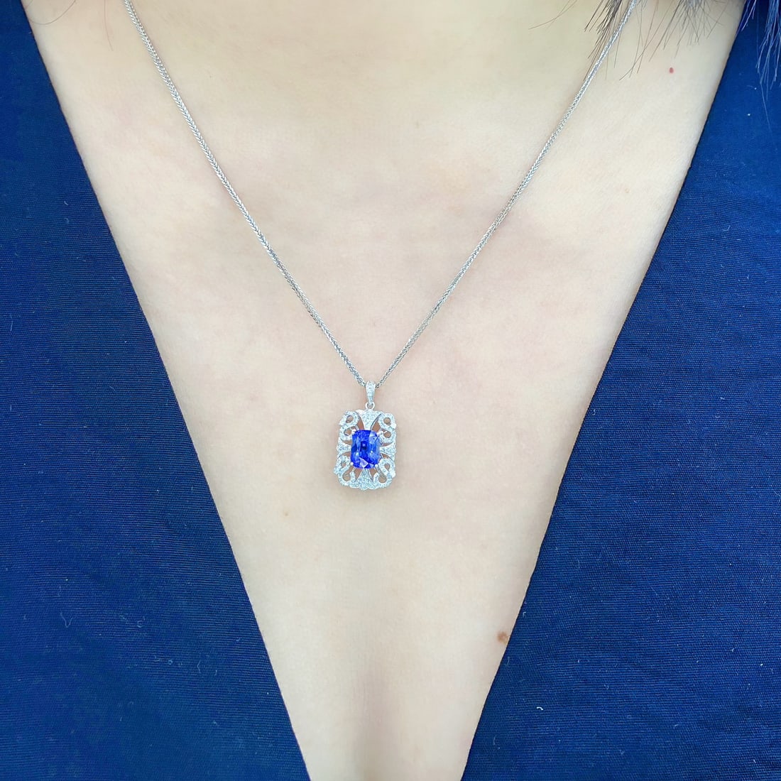 14k Gold 2.40 Ctw Vivid Blue Natural Sapphire & Diamond Pendant( Without Chain ) - 6