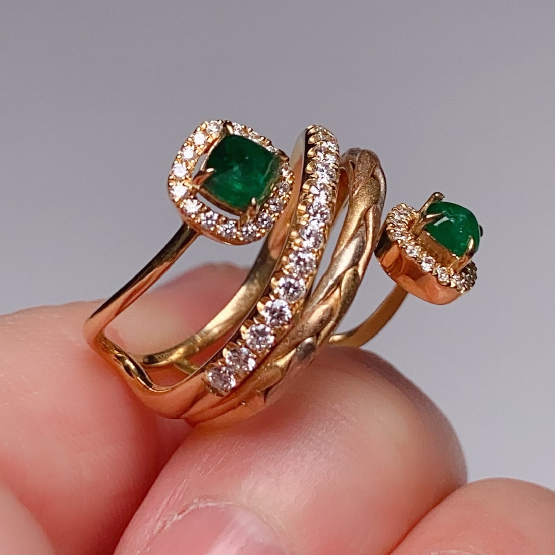 14k Gold 1.03 Ctw Vivid Green Natural Emerald & Diamond Ring - 4