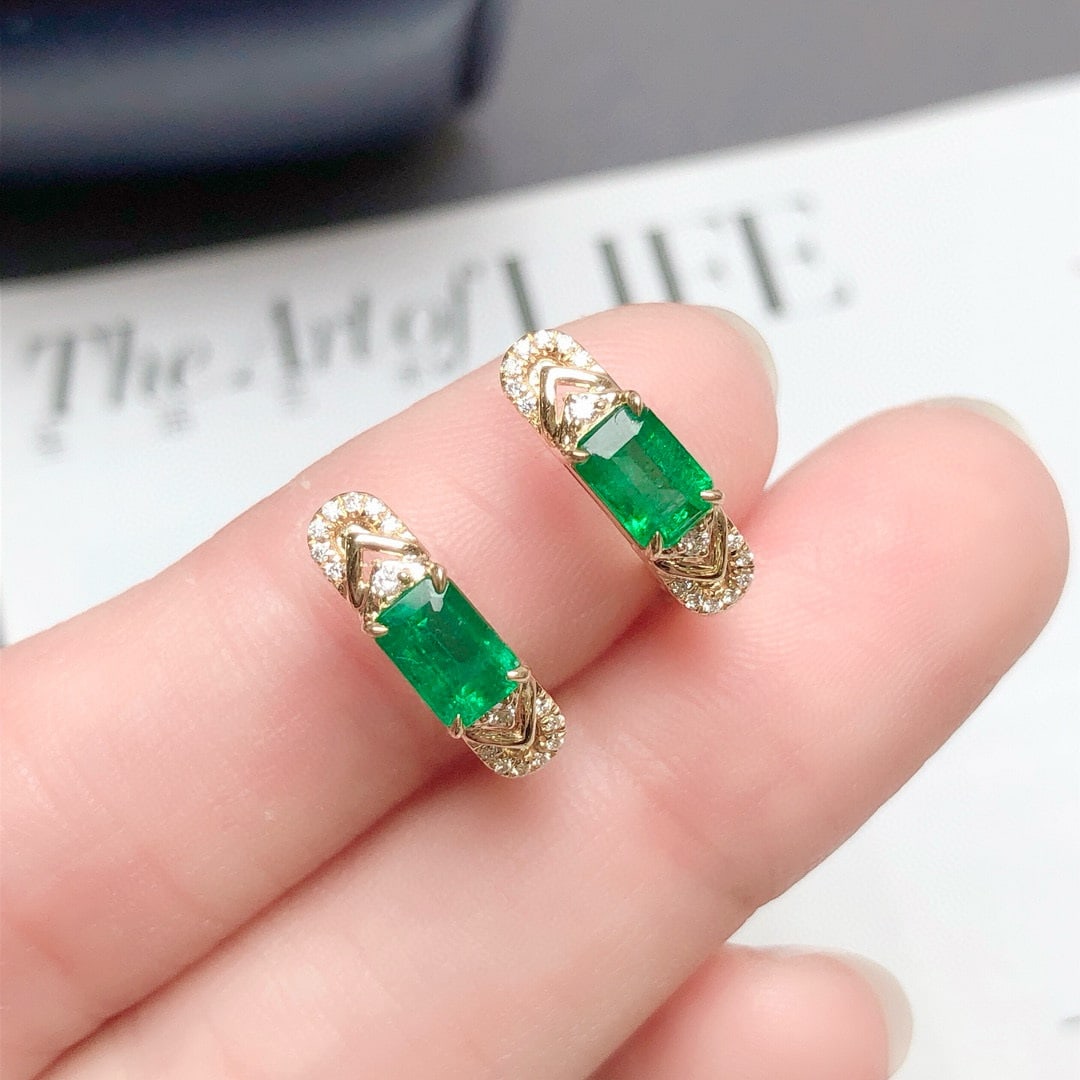 14k Gold 0.97 Ct Vivid Green Natural Emerald & Diamond Earrings: Ref:230946437 // gold content:14k gold // main gemstone:emerald // shape:octagonal // carat weight:0. 97ct // color:vivid green // treatment:natural // // adjacent gemstone 2 : diamond //