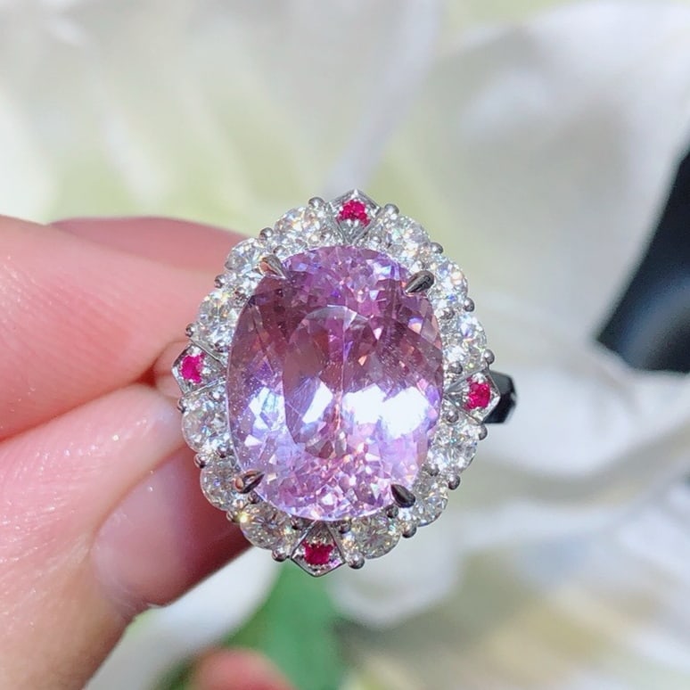 14k Gold 7.7 Ct Natural Kunzite & Diamond Ring: Ref:231173143 // gold content:14k gold // ring size:7. 25us // // main gemstone:kunzite // shape:oval // carat weight:7. 7ct // color:pinkish purple // treatment:natural // // adjacent gemstone 2 :