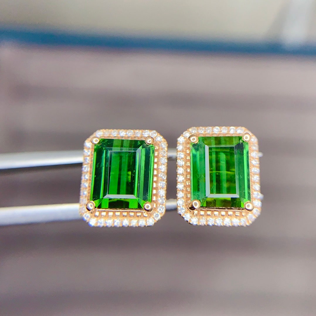 14k Gold 4.5 Ct Natural Tourmaline & Diamond Earrings: Ref:231173169 // gold content:14k gold // main gemstone:tourmaline // shape:octagonal // carat weight:4. 5ct // color:green // treatment:natural // // adjacent gemstone 2 : diamond // shape:round // c