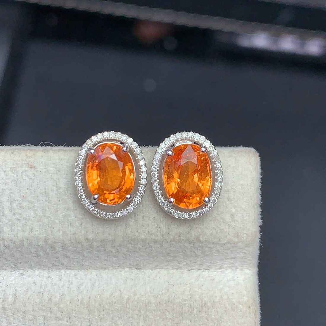 14k Gold 3.8 Ct Natural Spessartine & Diamond Earrings: Ref:231174088 // gold content:14k gold // main gemstone:spessartine // shape:oval // carat weight:3. 8ct // color:orange // treatment:natural // // adjacent gemstone 2 : diamond // shape:round //