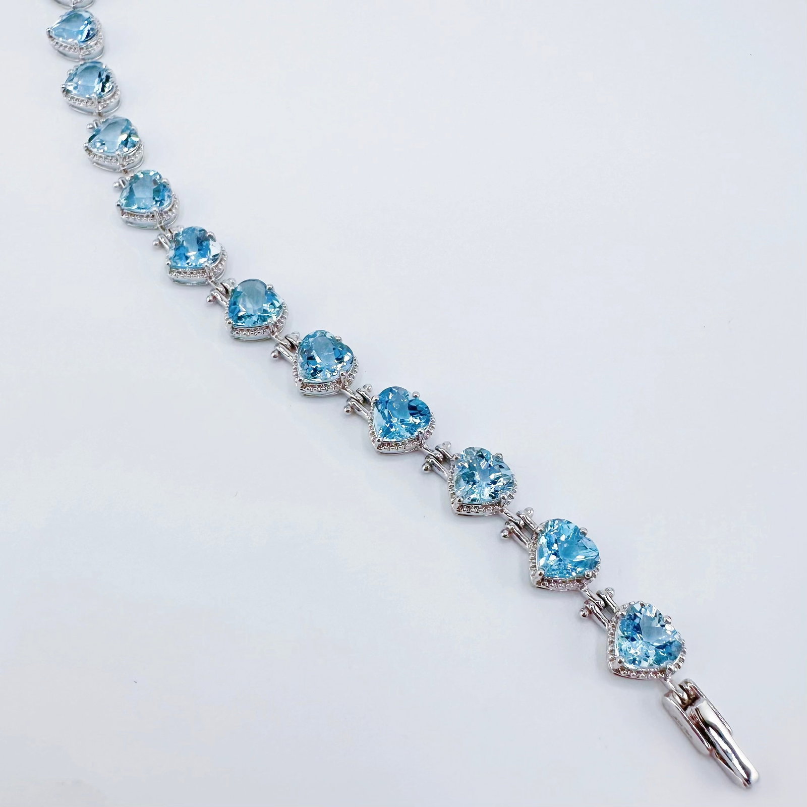 14k Gold 10.75 Ct Natural Aquamarine Bracelet: Ref:231174116 // gold content:14k gold // main gemstone:aquamarine // shape:heart // carat weight:10. 75ct // color:blue // treatment:natural // Condition: New Low Estimate: 14000.00 High Estimate: 21