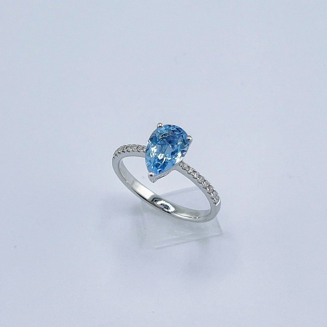 14k Gold 1.15 Ctw Natural Aquamarine & Diamond Ring: Ref:231174118 // gold content:14k gold // ring size:7. 25us // // main gemstone:aquamarine // shape:pear // carat weight:1. 05ct // color:blue // treatment:natural // // adjacent gemstone 2 : diamond