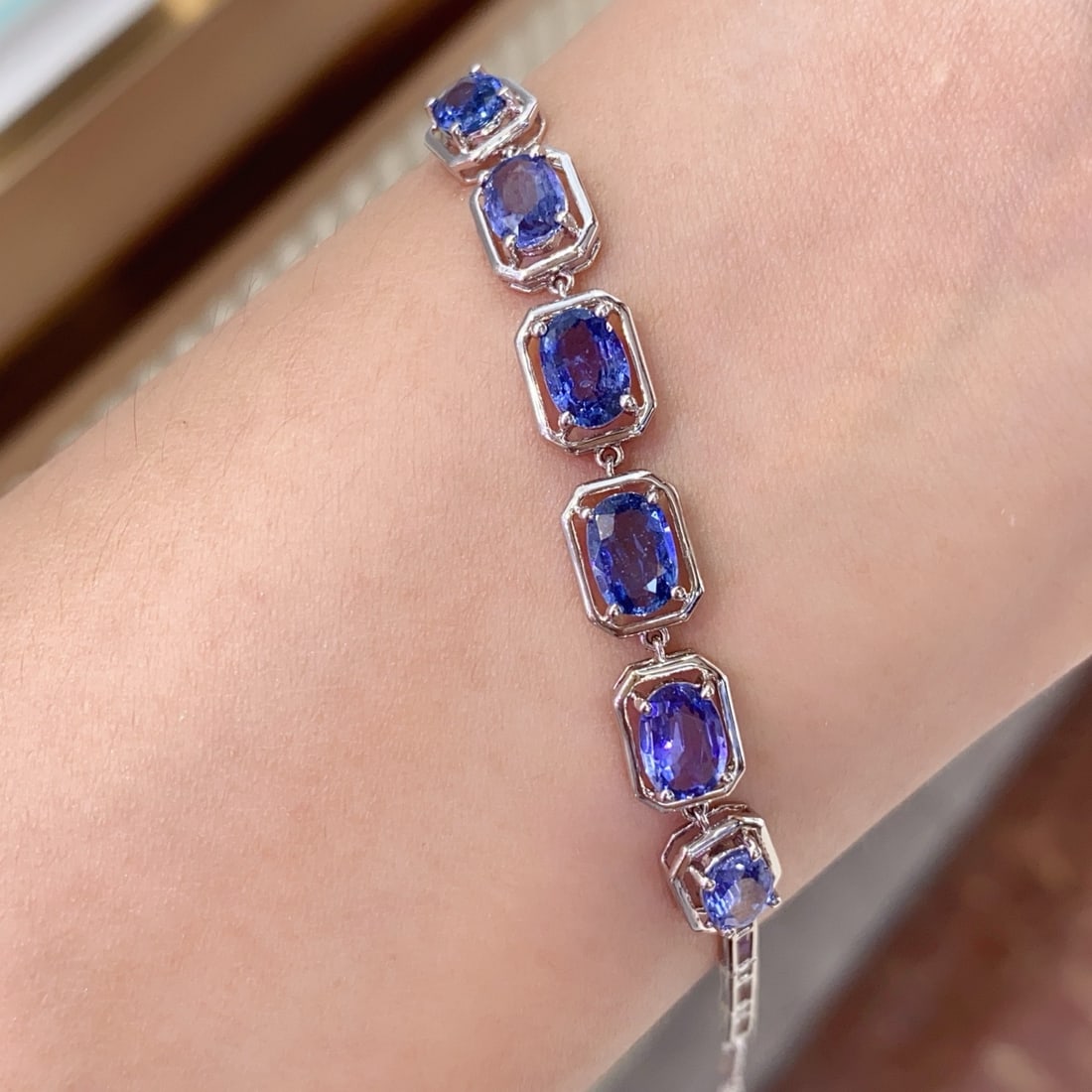 14k Gold 5.50 Ct Natural Sapphire Bracelet - 2