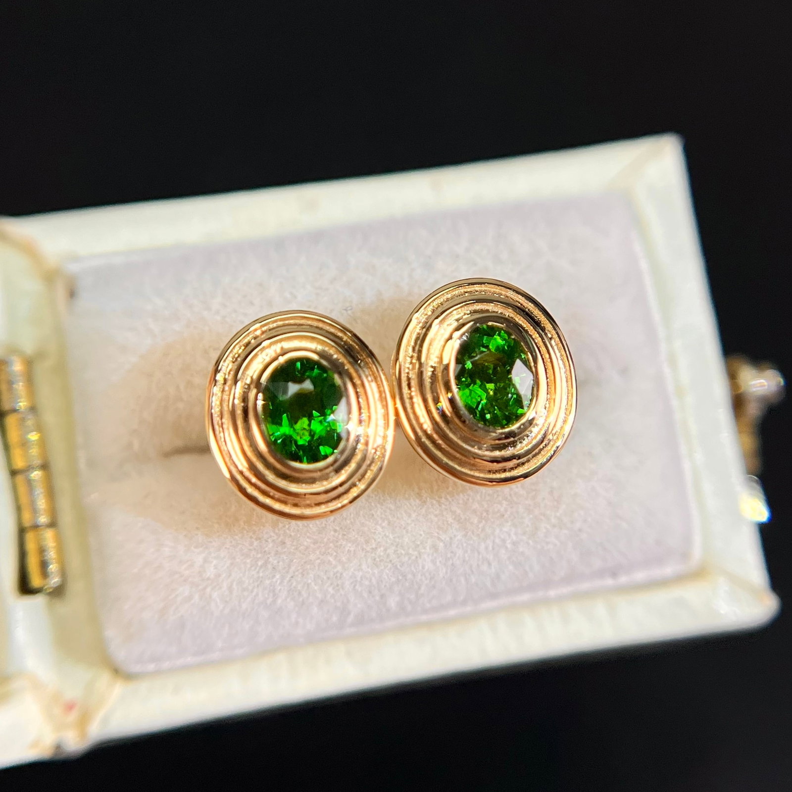 14k Gold 0.58 Ct Natural Tsavorite Earrings - 2