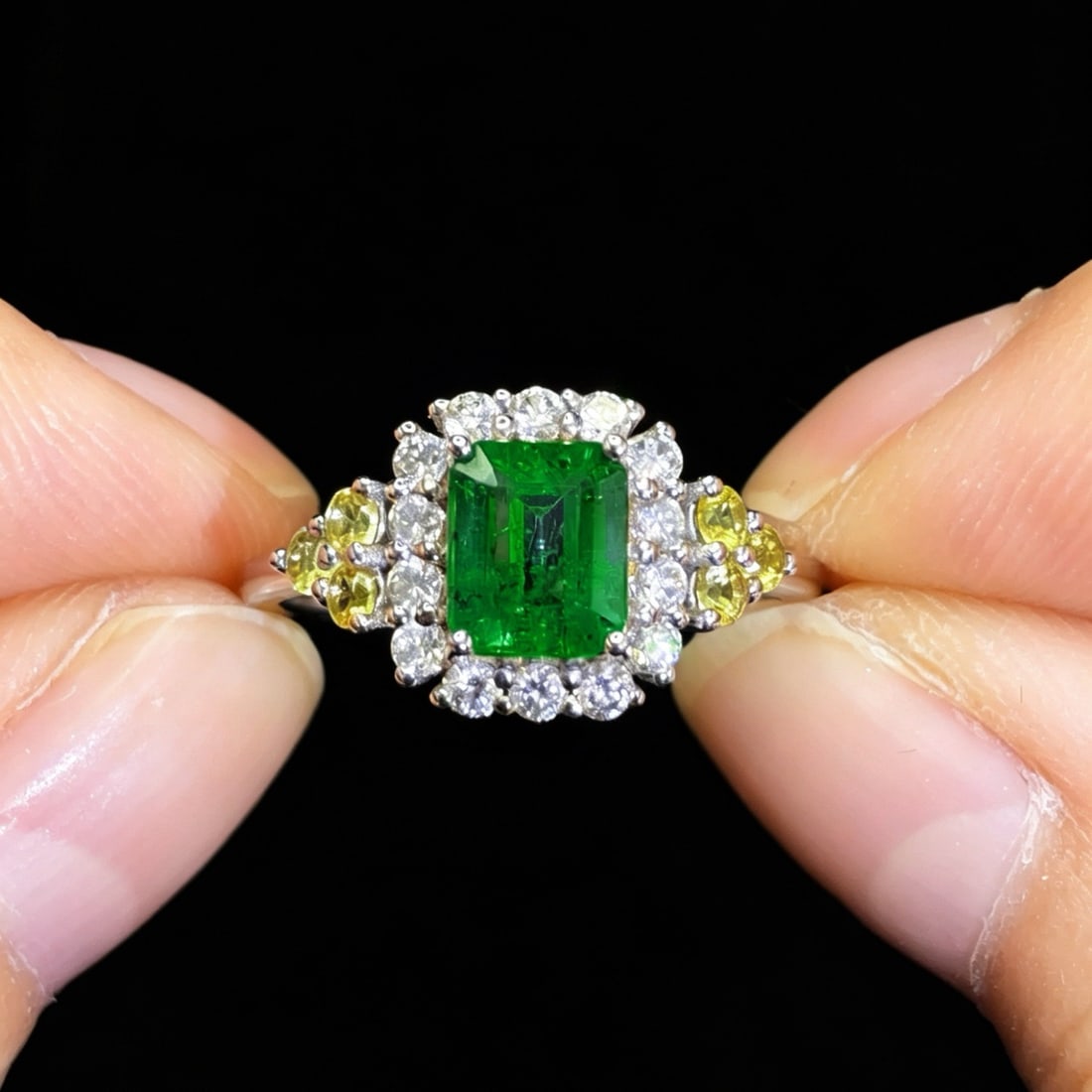 14k Gold 1.30 Ctw Vivid Green Natural Emerald & Diamond Ring: Ref:231174189 // gold content:14k gold // ring size:7. 25us // // main gemstone:emerald // shape:octagonal // carat weight:0. 95ct // color:vivid green // treatment:natural // // adjacent gemstone 2