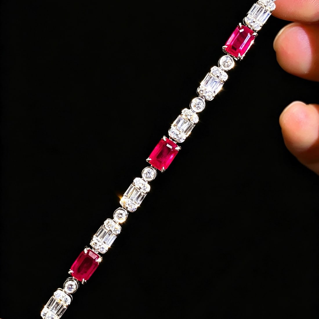14k Gold 1.83 Ct Natural Ruby & Diamond Bracelet: Ref:231174190 // gold content:14k gold // main gemstone:ruby // shape:octagonal // carat weight:1. 83ct // color:red // treatment:natural // // adjacent gemstone 2 : diamond // shape:multiple // clari