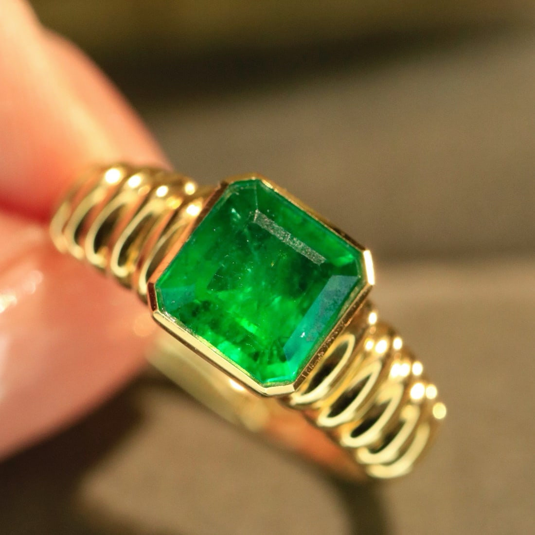 14k Gold 1.53 Ct Natural Emerald Ring - 4