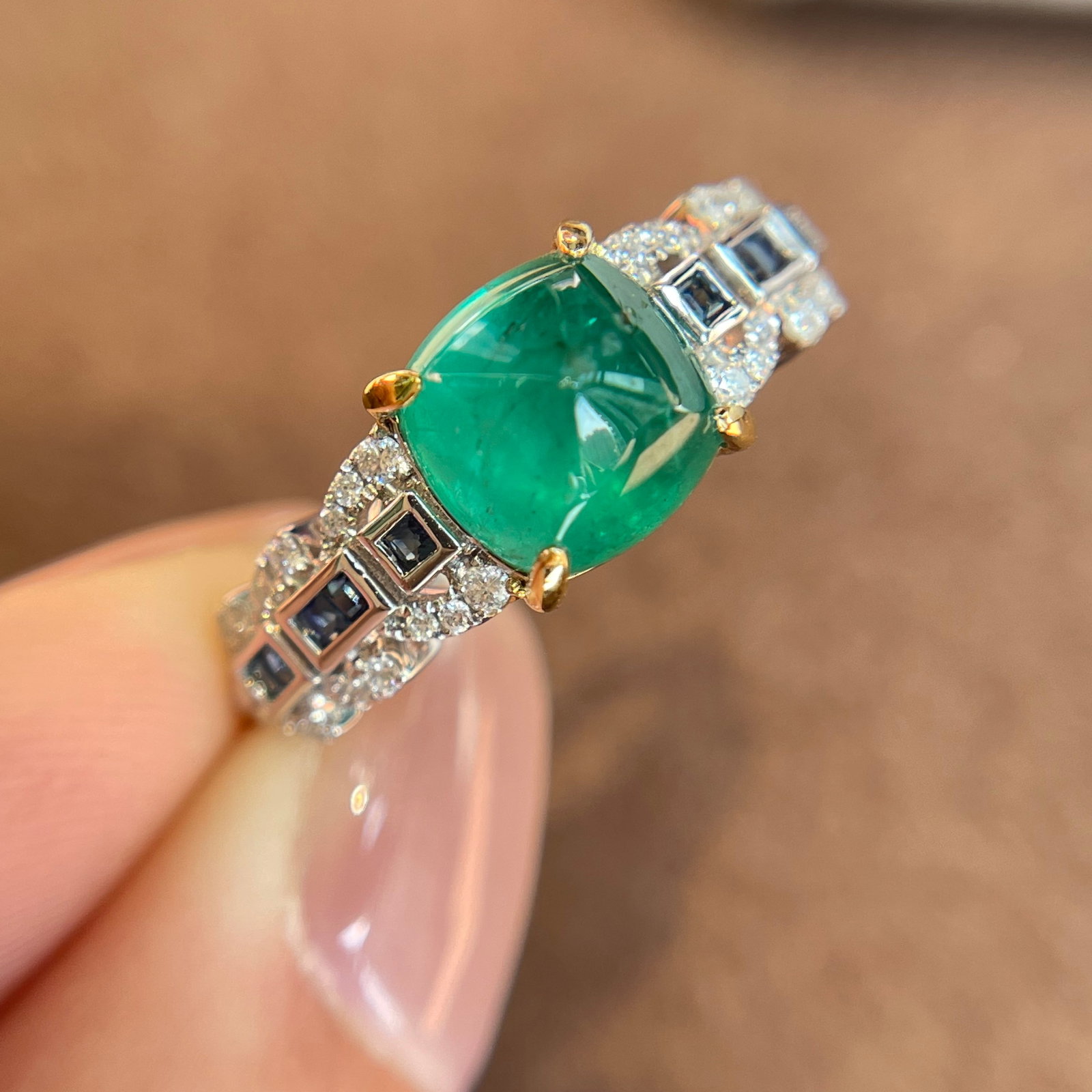 14k Gold 2 Ct Natural Emerald & Diamond & Sapphire Ring - 3