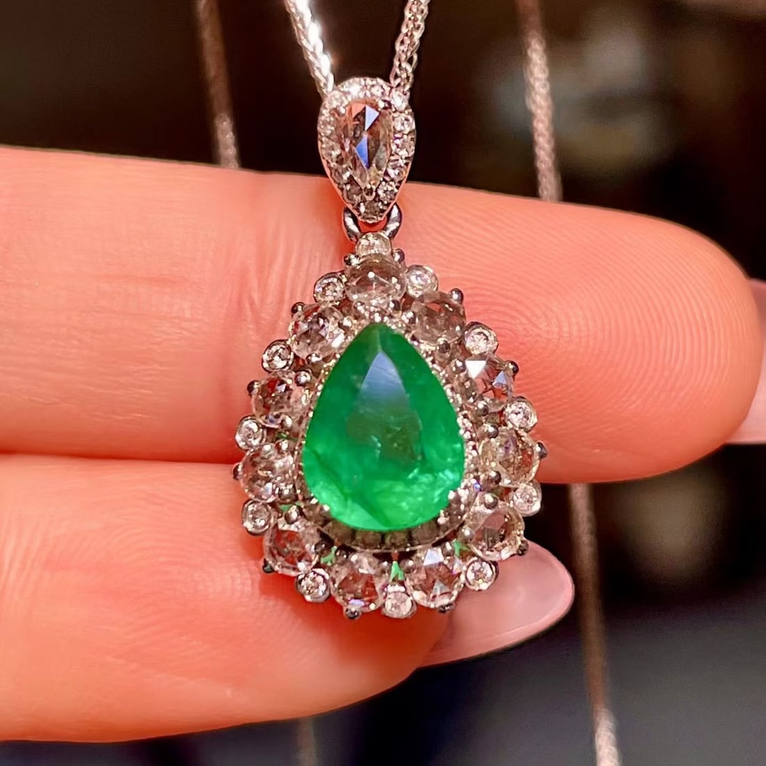 14k Gold 2.23 Ctw Natural Emerald & Diamond Pendant( Without Chain ): Ref:231174213 // gold content:14k gold // main gemstone:emerald // shape:pear // carat weight:1. 35ct // color:green // treatment:natural // // adjacent gemstone 2 : diamond // shape:multiple // carat