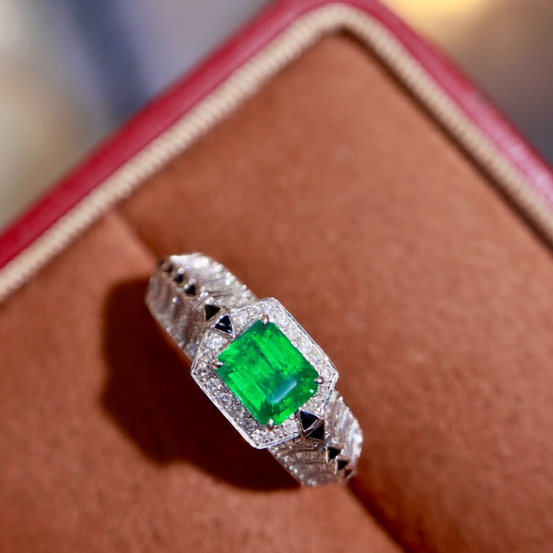 14k Gold 1.00 Ctw Vivid Green Natural Emerald & Diamond Ring: Ref:231174304 // gold content:14k gold // ring size:7. 25us // // main gemstone:emerald // shape:octagonal // carat weight:0. 78ct // color:vivid green // treatment:natural // // adjacent gemstone 2 :
