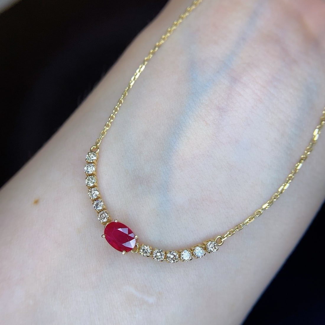 14k Gold 1.40 Ctw Natural Ruby & Diamond Bracelet: Ref:231174316 // gold content:14k gold // main gemstone:ruby // shape:oval // carat weight:0. 80ct // color:red // treatment:natural // // adjacent gemstone 2 : diamond // shape:round // carat