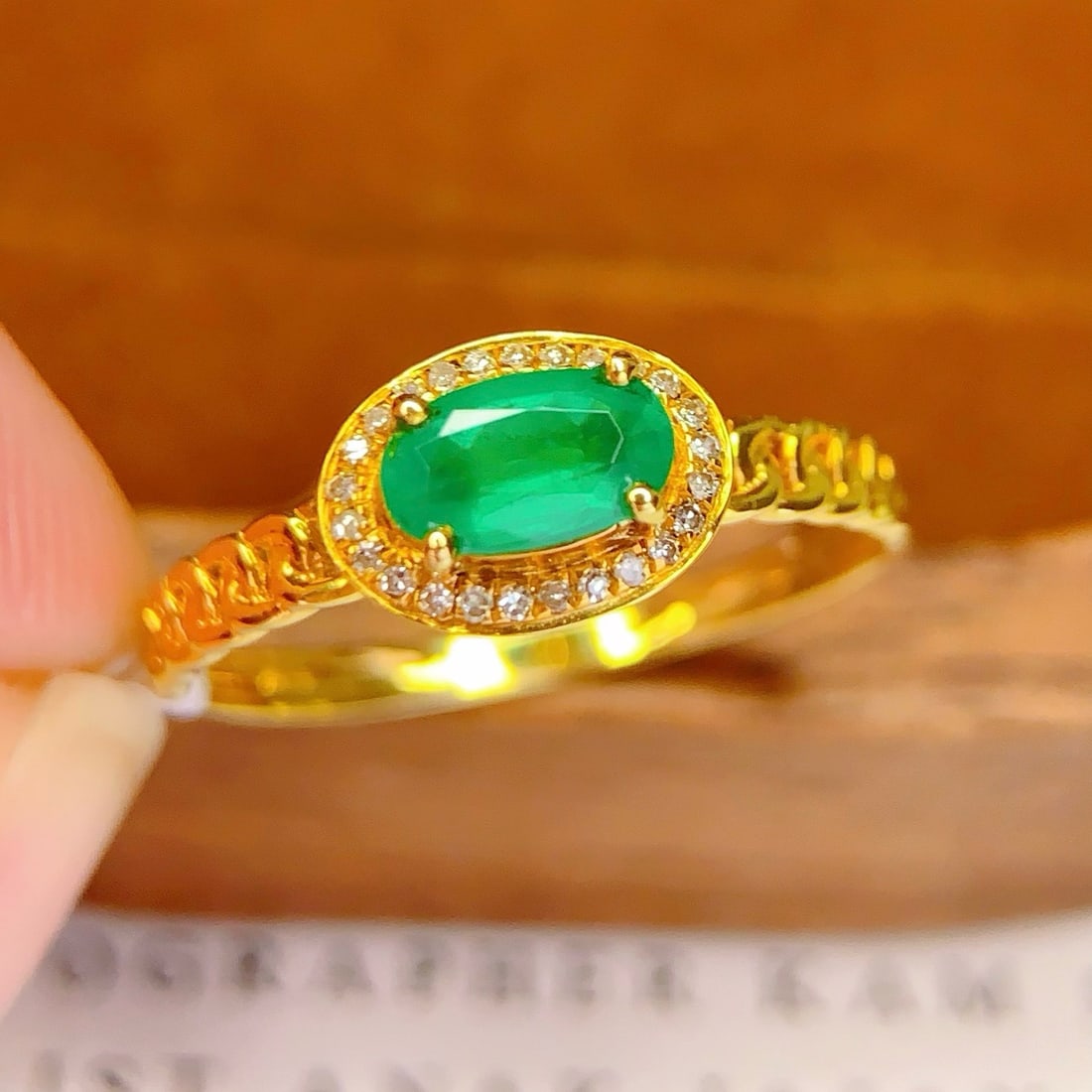 14k Gold 0.55 Ct Natural Emerald & Diamond Ring: Ref:231174319 // gold content:14k gold // ring size:7. 25us // // main gemstone:emerald // shape:oval // carat weight:0. 55ct // color:green // treatment:natural // // adjacent gemstone 2 : diamond
