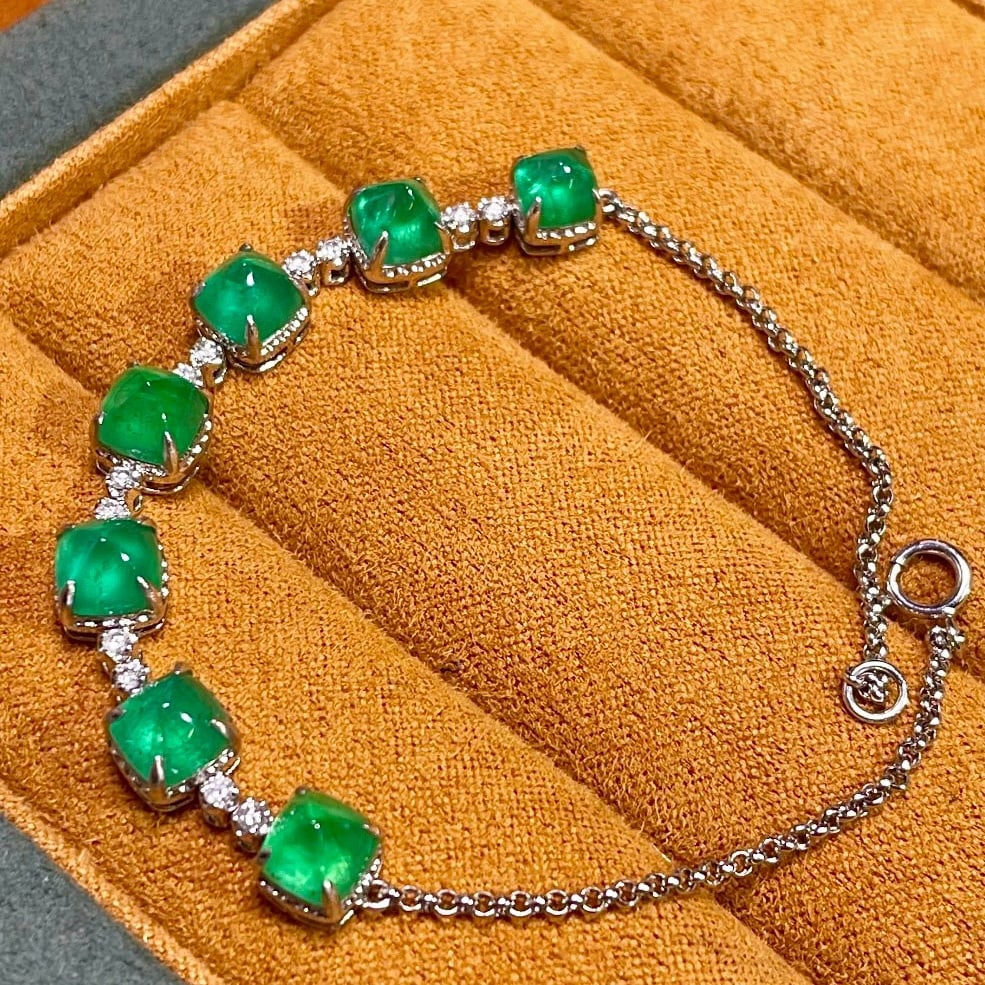 14k Gold 6.70 Ctw Natural Emerald & Diamond Bracelet: Ref:231174339 // gold content:14k gold // main gemstone:emerald // shape:sugar-loaf // carat weight:6. 52ct // color:green // treatment:natural // // adjacent gemstone 2 : diamond // shape:round // ca