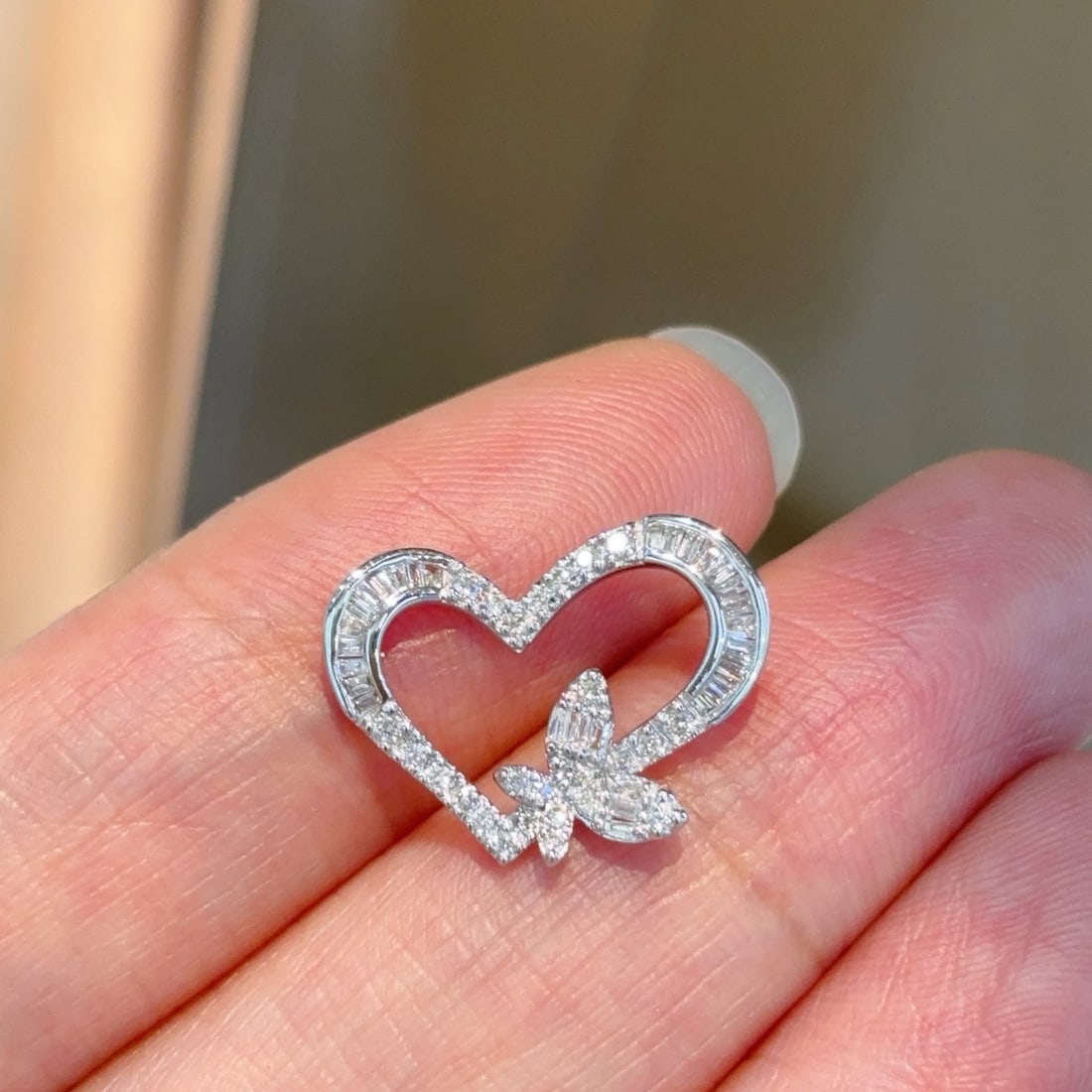 14k Gold 0.33 Ct Natural H Diamond Pendant( Without Chain ): Ref:231174345 // gold content:14k gold // main gemstone:diamond // shape:multiple // carat weight:0. 33ct // clarity grade:vs-si // color:h // treatment:natural // Condition: New Low Estimate: 1700.00