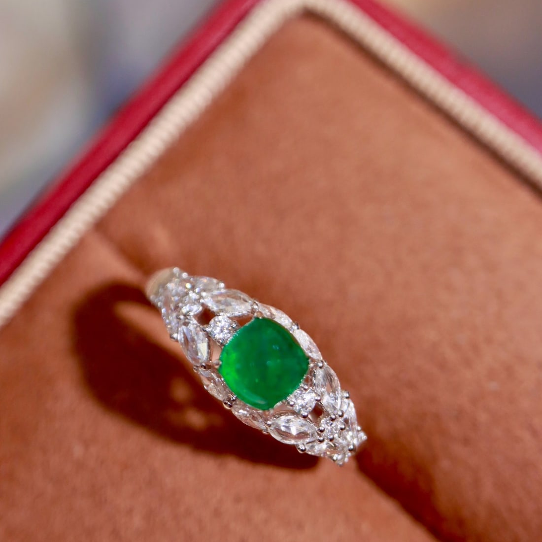 14k Gold 1.28 Ctw Natural Emerald & Diamond Ring: Ref:231174377 // gold content:14k gold // ring size:7. 25us // // main gemstone:emerald // shape:sugar-loaf // carat weight:0. 81ct // color:green // treatment:natural // // adjacent gemstone 2 : diam