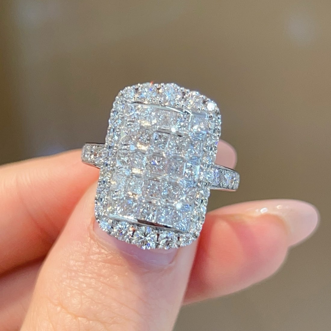 14k Gold 2 Ct Natural H Diamond Ring: Ref:231174405 // gold content:14k gold // ring size:7. 25us // // main gemstone:diamond // shape:multiple // carat weight:2ct // clarity grade:vs-si // color:h // treatment:natural // Condition: New L