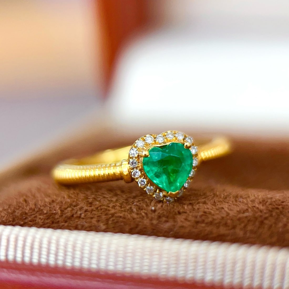 14k Gold 0.55 Ct Natural Emerald & Diamond Ring - 4