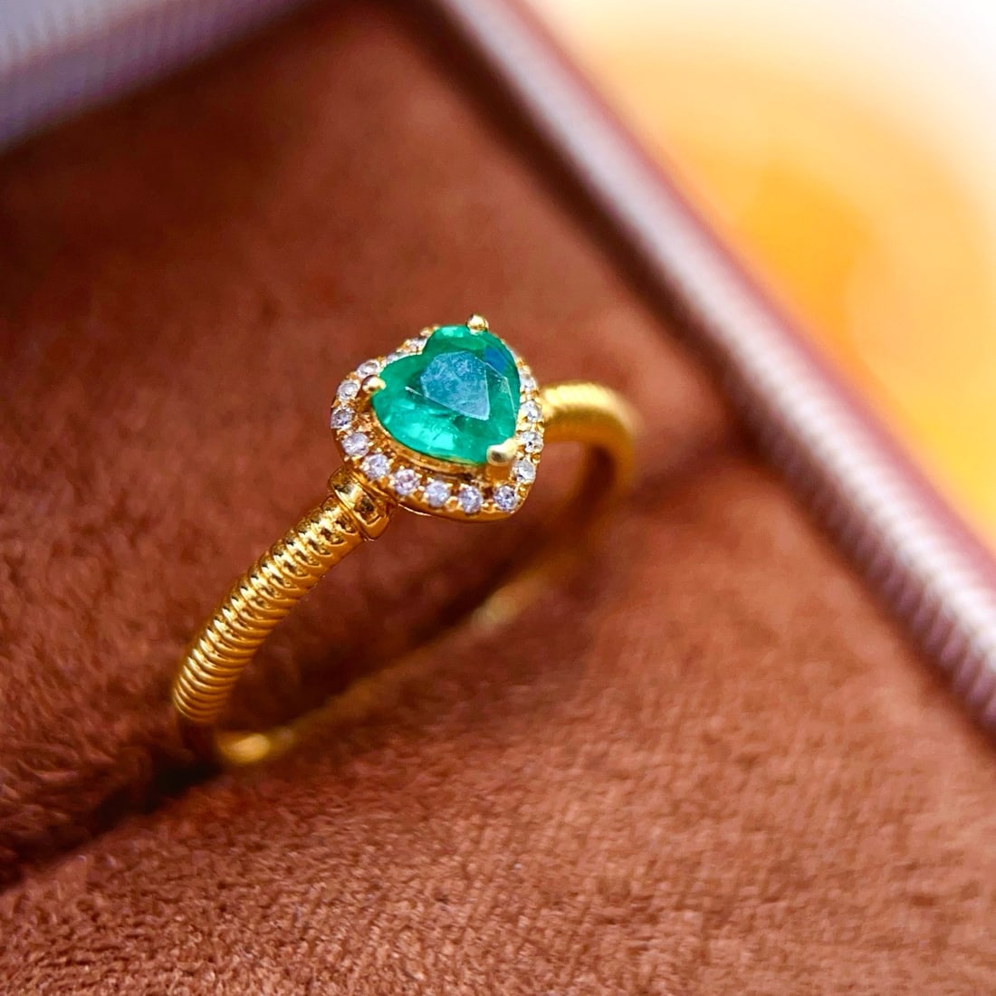 14k Gold 0.55 Ct Natural Emerald & Diamond Ring - 6