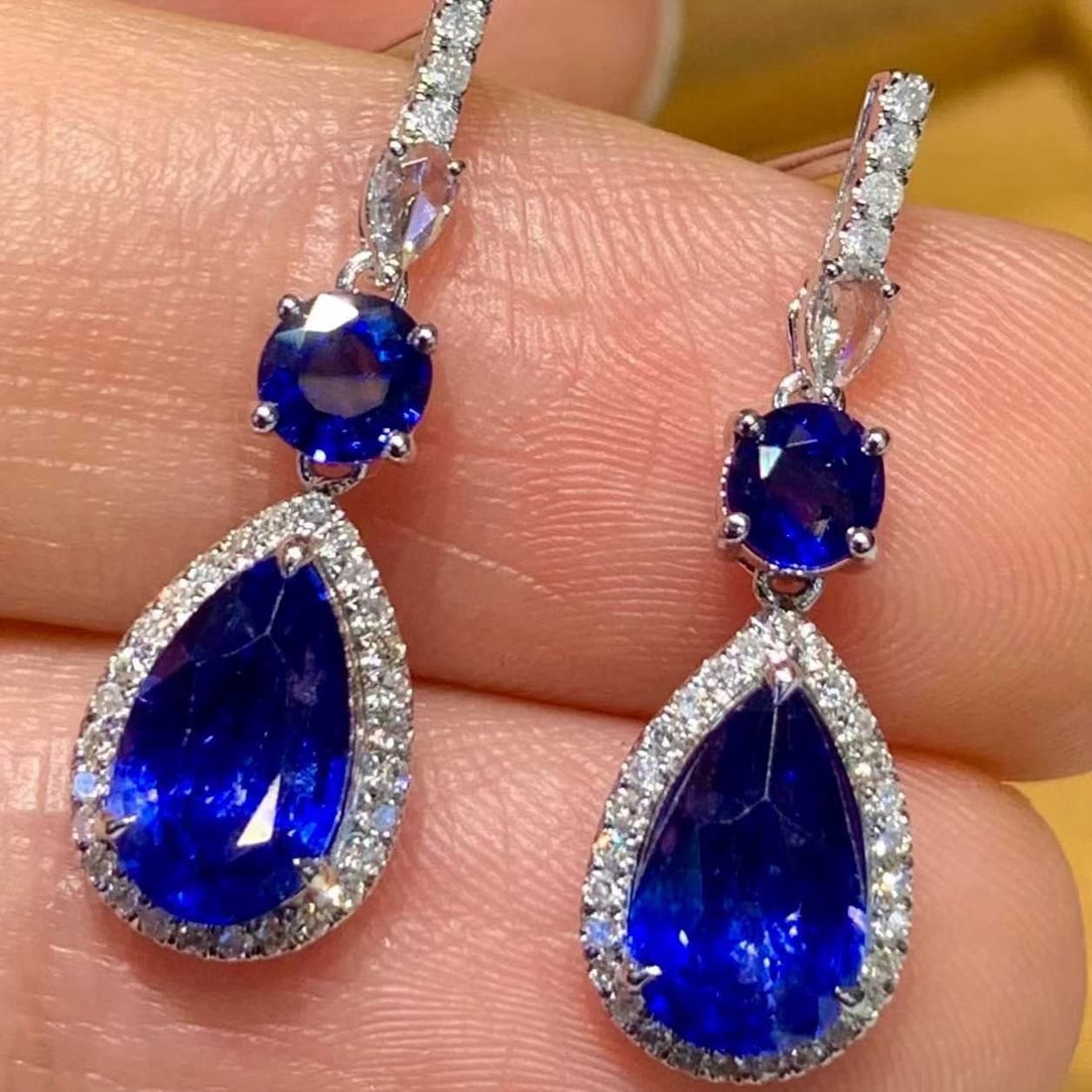 14k Gold 2.7 Ct Natural Sapphire & Diamond Earrings: Ref:231175037gold // content:14k // goldmain // gemstone:sapphirenumber // of // stones:4shape:multiplecarat // weight:2. 7ct // color:bluetreatment:naturaladjacent // gemstone // 2 // : //