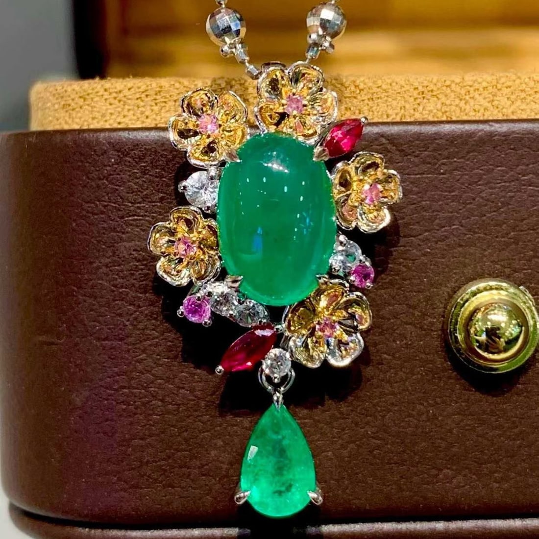 14k Gold 2.80 Ct Natural Emerald & Coloured Gemstone & Diamond Pendant( Without Chain ): Ref:231175083gold // content:14k // goldmain // gemstone:emeraldnumber // of // stones:2shape:multiplecarat // weight:2. 80ct // color:greentreatment:naturaladjacent // gemstone // 2 // : // coloured