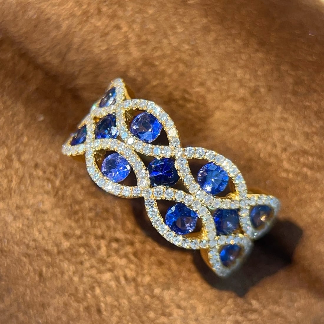 14k Gold 1.61 Ctw Natural Sapphire & Diamond Ring: Ref:231175084gold // content:14k // goldring // size:7. 25usmain // gemstone:sapphireshape:roundcarat // weight:1. 30ct // color:bluetreatment:naturalcut // grade:gadjacent // gemstone // 2 // : // di