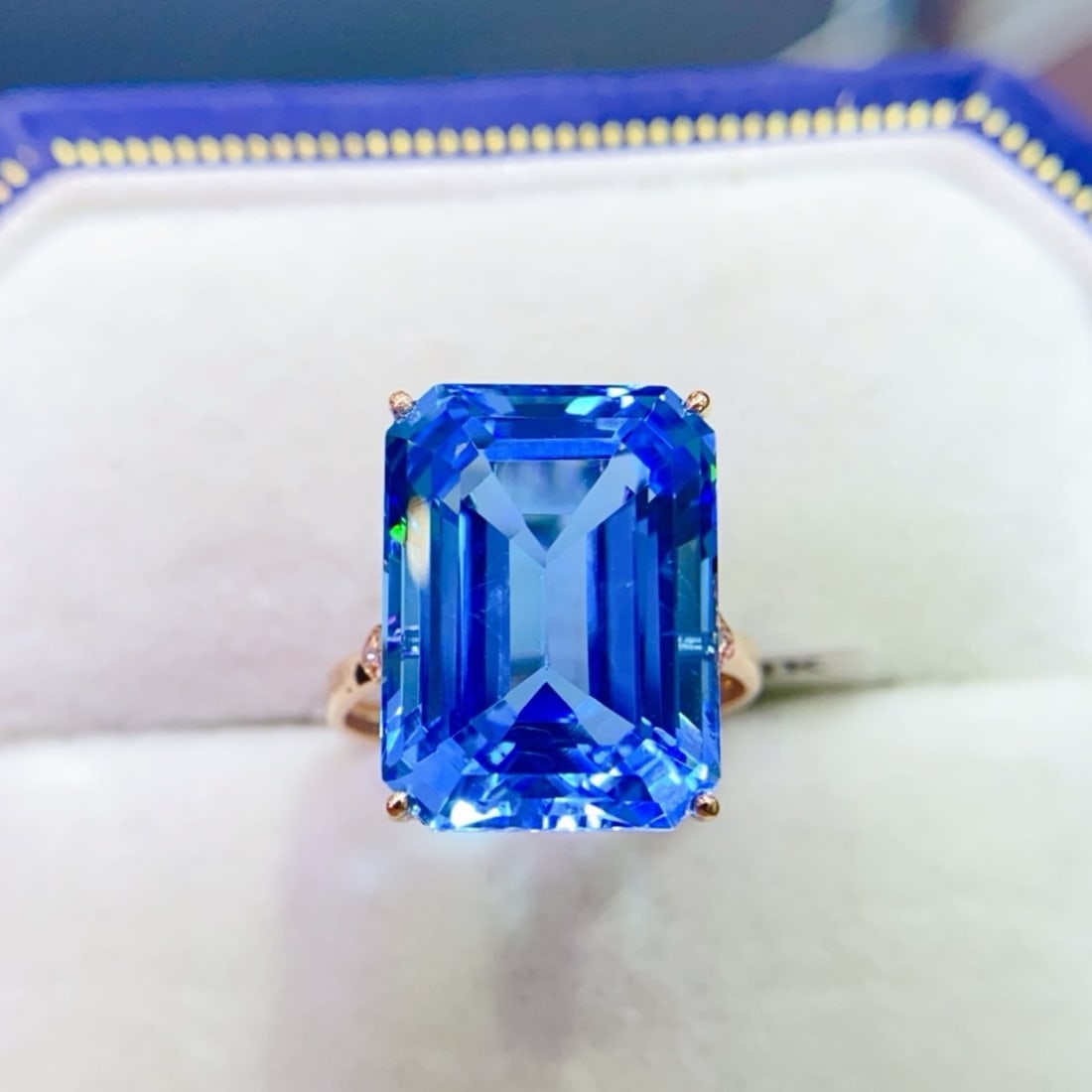 14k Gold 15.42 Ctw Natural Topaz & Diamond Ring: Ref:231175103gold // content:14k // goldring // size:7. 25usmain // gemstone:topazshape:octagonalcarat // weight:15. 4ct // color:bluetreatment:naturaladjacent // gemstone // 2 // : // diamondnumber /