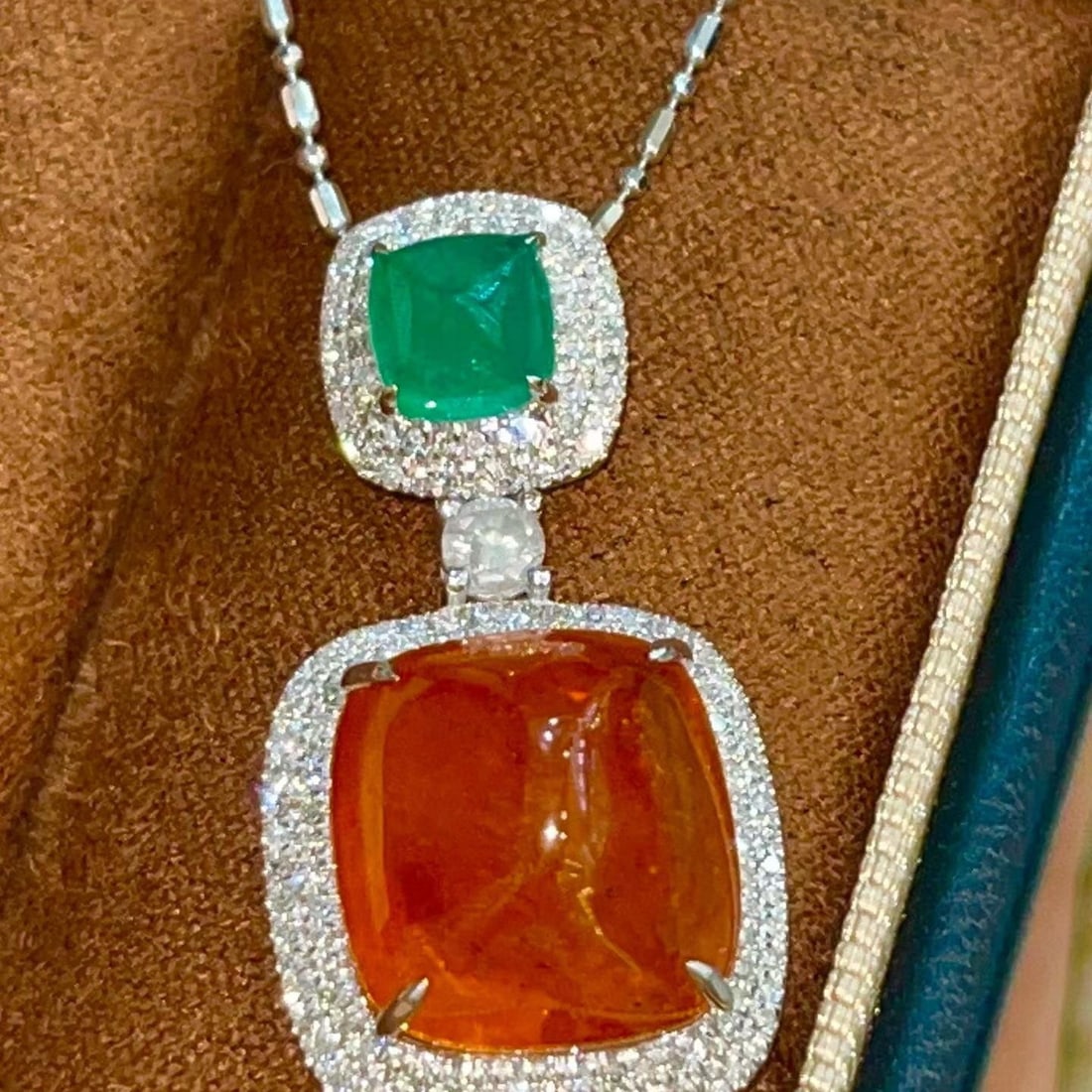 14k Gold 12.5 Ct Natural Spessartine & Diamond Pendant( Without Chain ): Ref:231175163gold // content:14k // goldmain // gemstone:spessartineshape:sugar-loafcarat // weight:12. 5ct // color:orangetreatment:naturaladjacent // gemstone // 2 // : // diamondshape:roundclarity 