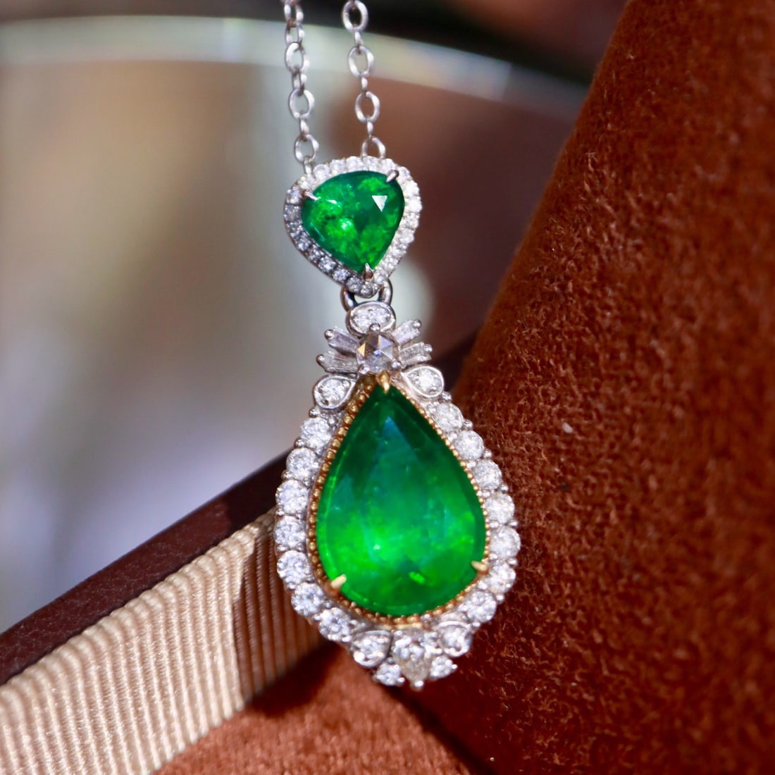 14k Gold 3.22 Ctw Vivid Green Natural Emerald & Diamond Pendant( Without Chain ) - 4