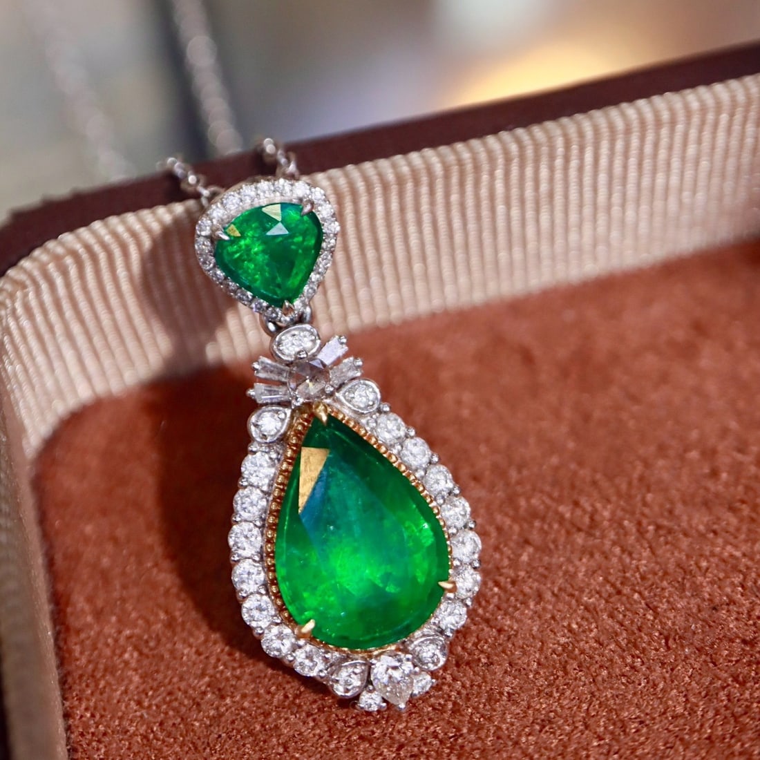 14k Gold 3.22 Ctw Vivid Green Natural Emerald & Diamond Pendant( Without Chain ) - 7