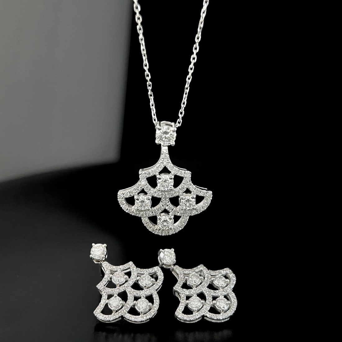 14k Gold 1.81 Ctw Natural H Diamond Jewelry Set: Ref:231176017gold // content:14k // goldearringsmain // gemstone:diamondshape:roundcarat // weight:0. 96ct // clarity // grade:vs-sicolor:htreatment:naturalcut // grade:gnecklacemain // gemstone:diamo