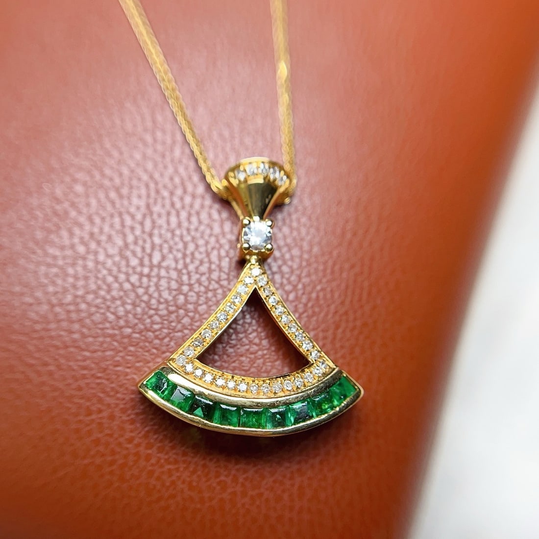 14k Gold 0.80 Ct Vivid Green Natural Emerald & Diamond & Sapphire Necklace: Ref:231176019gold // content:14k // goldmain // gemstone:emeraldshape:squarecarat // weight:0. 80ct // color:vivid // greentreatment:naturaladjacent // gemstone // 2 // : // diamondnumber // of // sto
