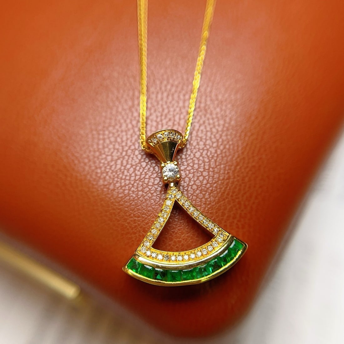 14k Gold 0.80 Ct Vivid Green Natural Emerald & Diamond & Sapphire Necklace - 3