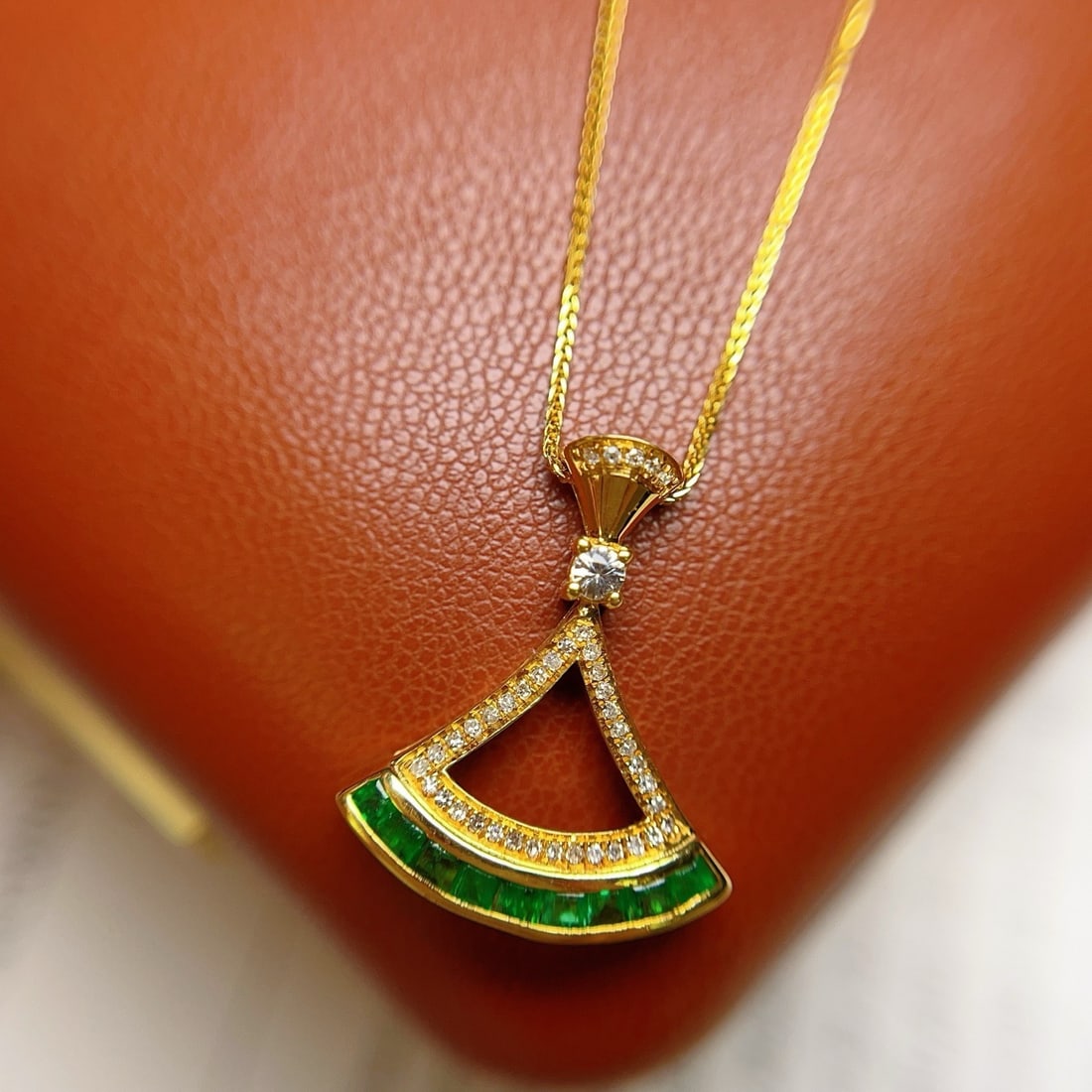 14k Gold 0.80 Ct Vivid Green Natural Emerald & Diamond & Sapphire Necklace - 5