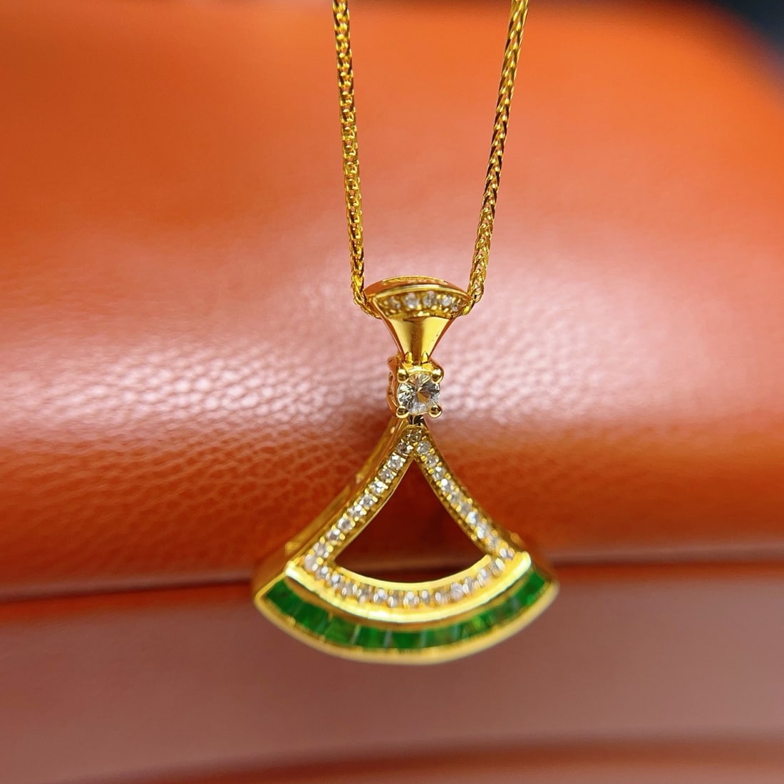 14k Gold 0.80 Ct Vivid Green Natural Emerald & Diamond & Sapphire Necklace - 6