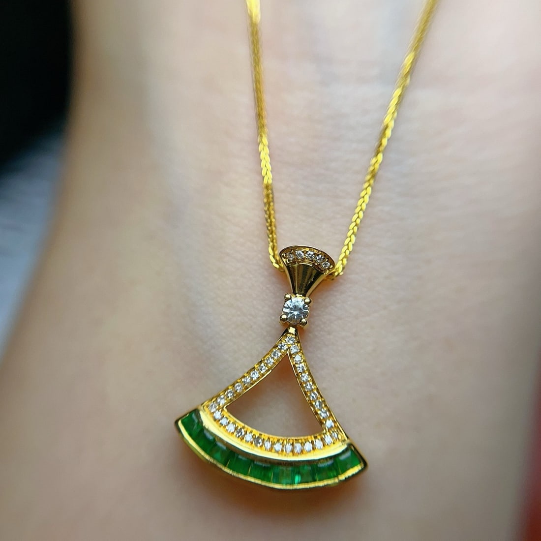 14k Gold 0.80 Ct Vivid Green Natural Emerald & Diamond & Sapphire Necklace - 7
