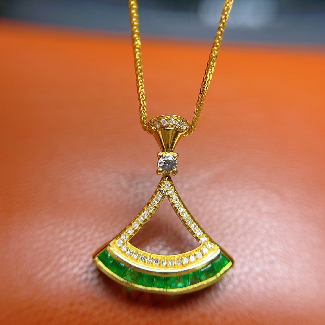 14k Gold 0.80 Ct Vivid Green Natural Emerald & Diamond & Sapphire Necklace - 8