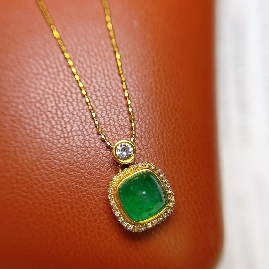 14k Gold 1.15 Ct Vivid Green Natural Emerald & Diamond & Sapphire Necklace - 2
