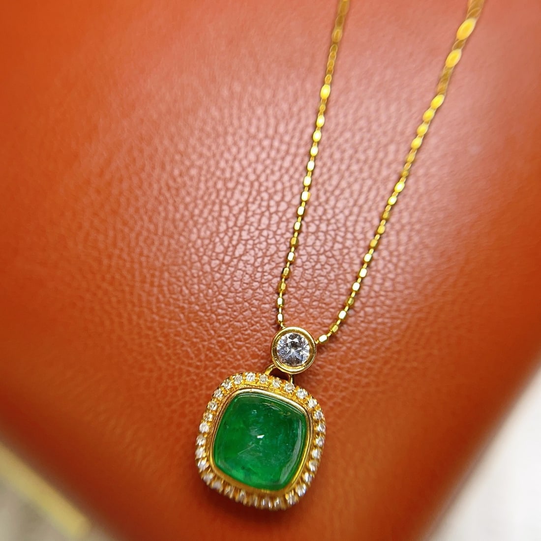 14k Gold 1.15 Ct Vivid Green Natural Emerald & Diamond & Sapphire Necklace - 3