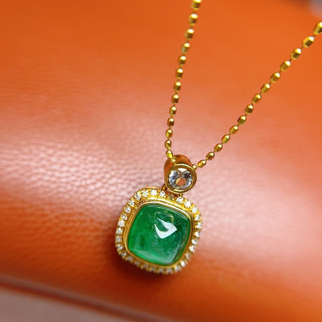 14k Gold 1.15 Ct Vivid Green Natural Emerald & Diamond & Sapphire Necklace - 4