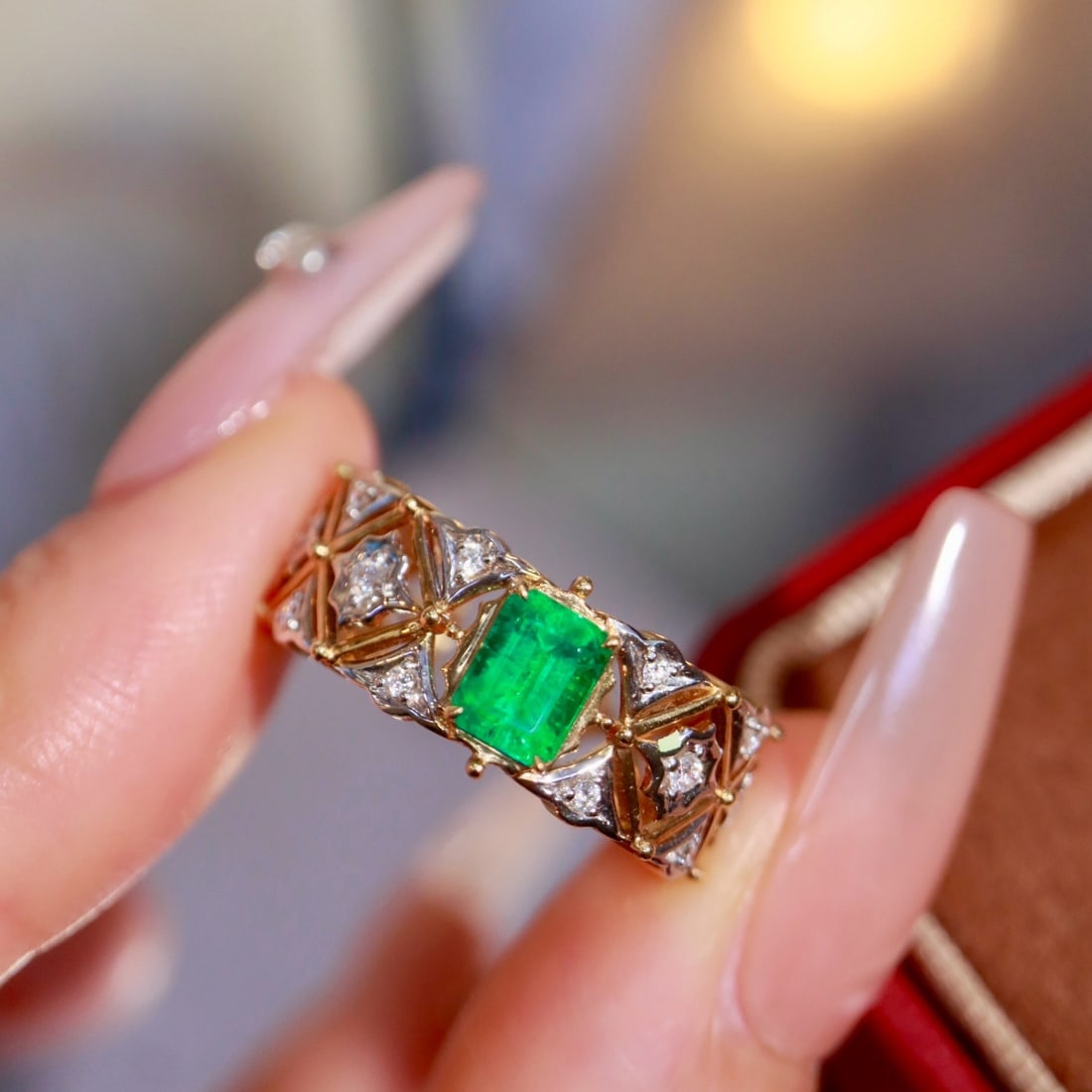 14k Gold 0.83 Ctw Vivid Green Natural Emerald & Diamond Ring - 5