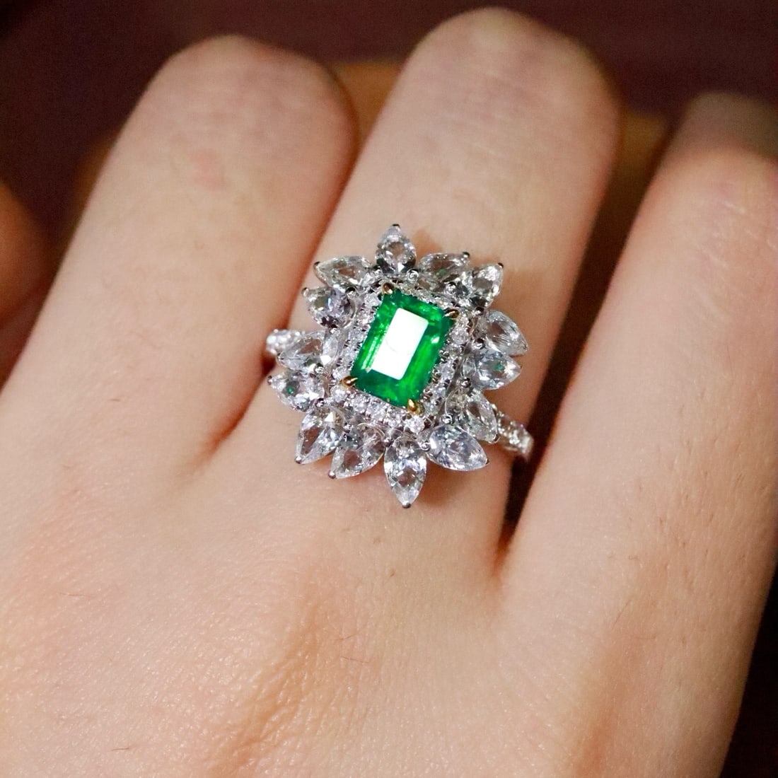 14k Gold 0.93 Ctw Natural Emerald & Diamond Ring - 5